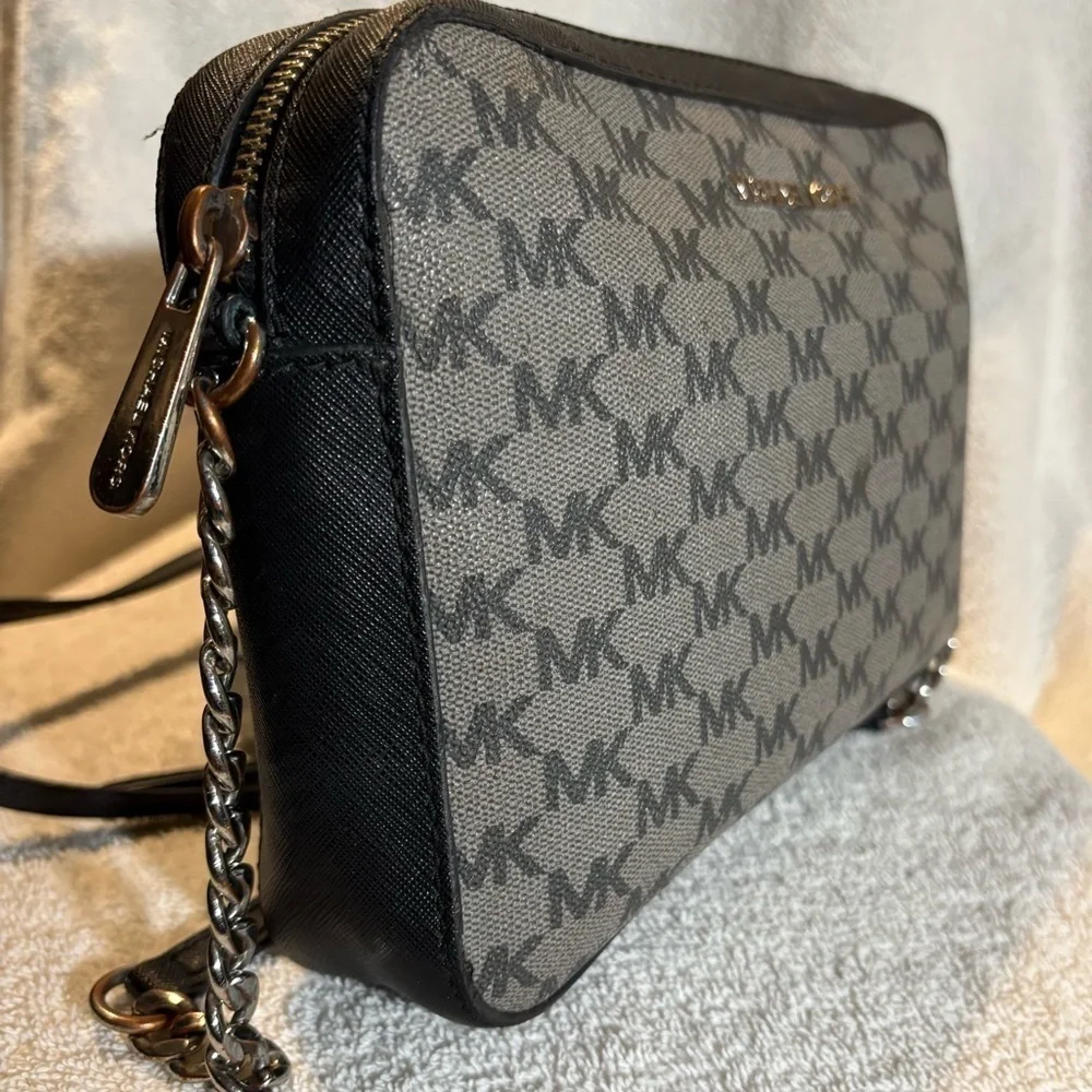 COPY - Michael korss jet set east to west crossbody large logo bag